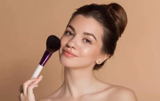 البلاشر البودرة يتصدّر صيحات صيف 2026